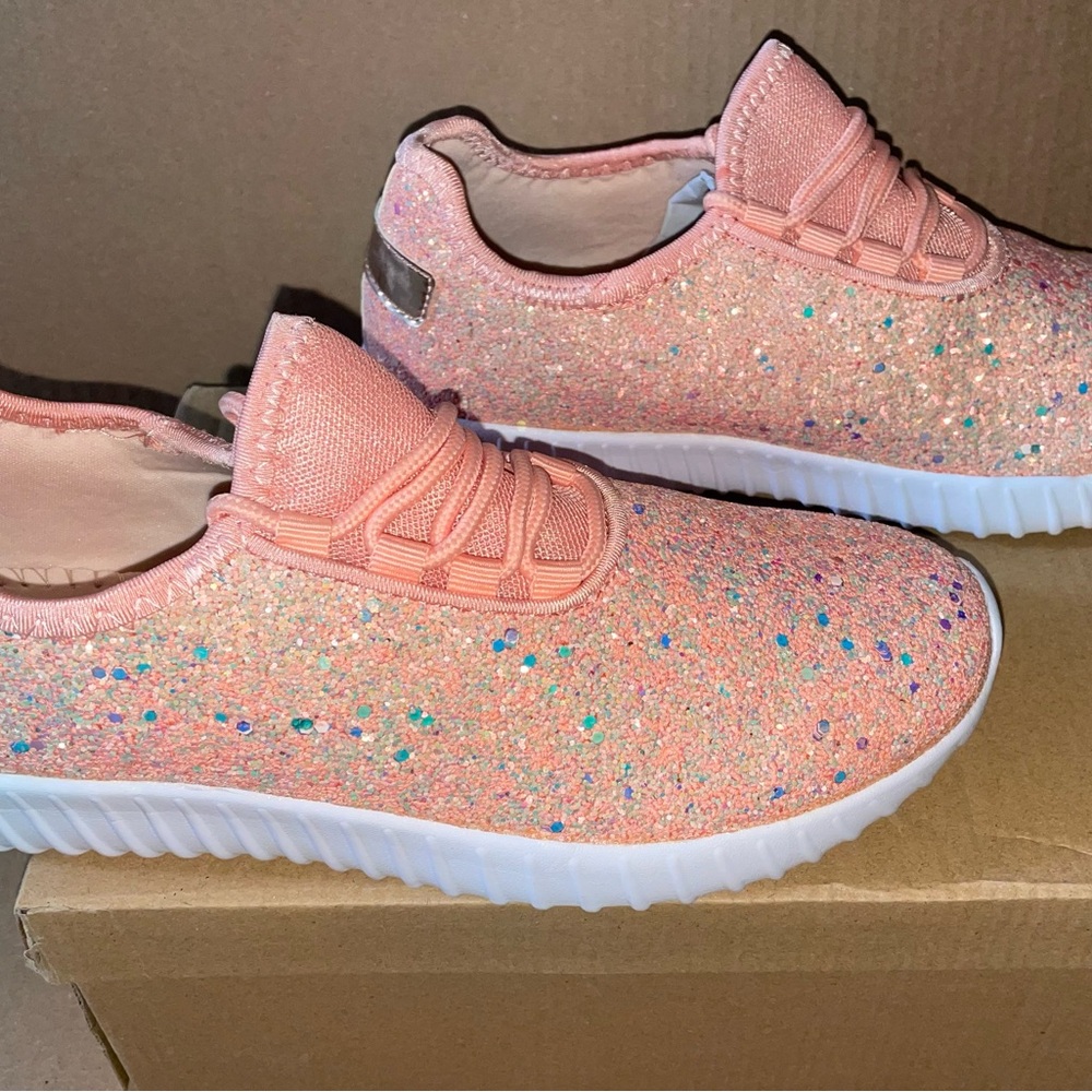 Forever Brand Glittery Peachy-Pale Skin Tone Sneakers Womens 8 NIB Dusty Rose - Picture 3 of 8
